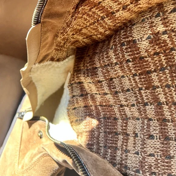 Sz 7 Mukluk Boots-can be worn high or folded over - Picture 11 of 11